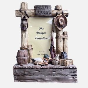 Hunter’s Paradise free standing ceramic frame.